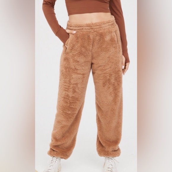 Aerie fluffy Sherpa Jogger - Picture 1 of 5